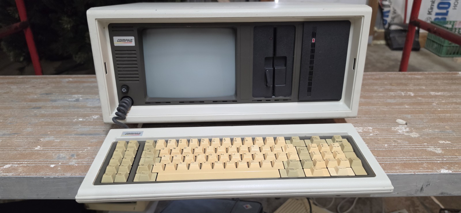 Compaq Portable Vintage Laptop w/ Built-In CRT Monitor & Keyboard 101709