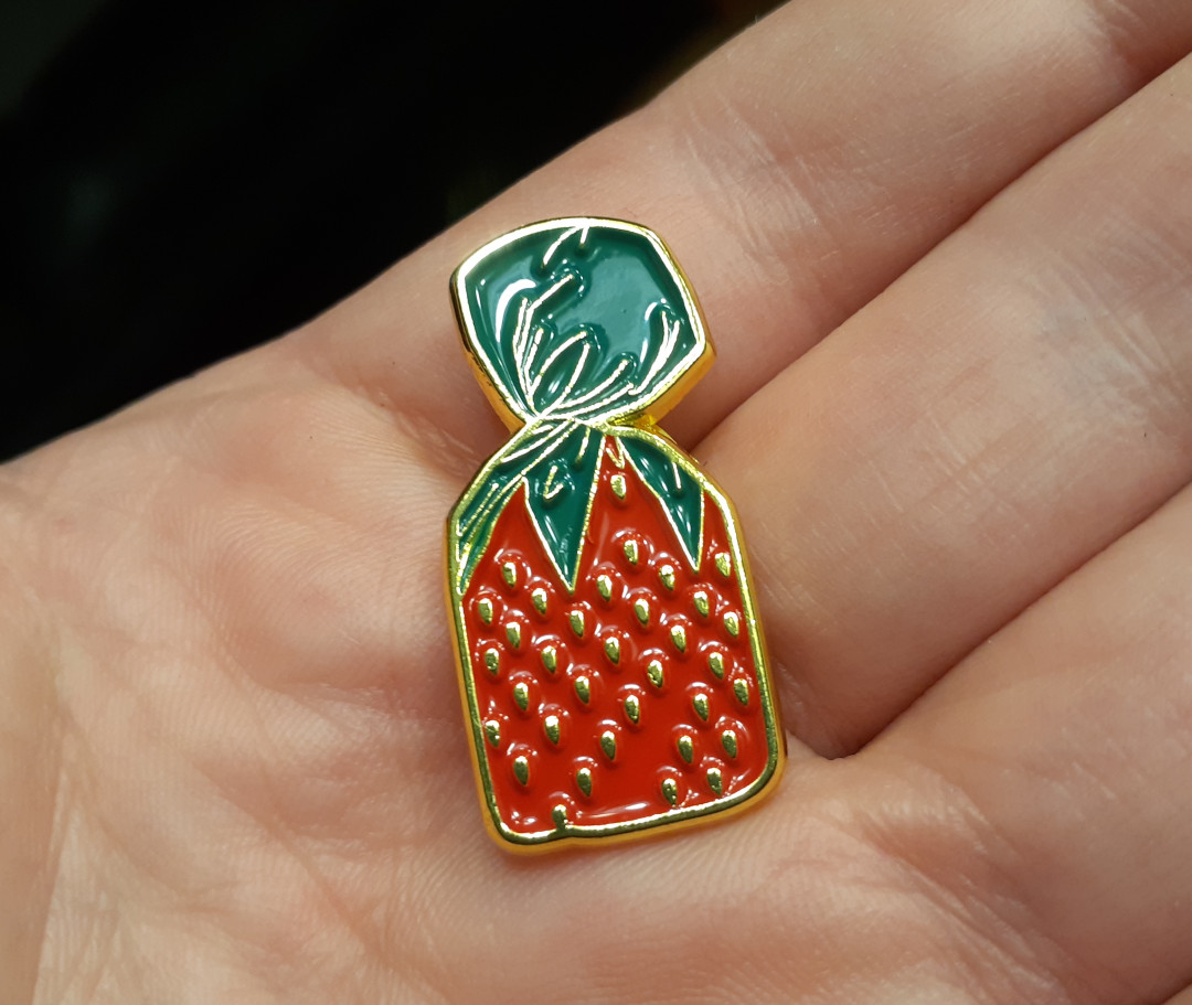 STRAWBERRY HARD CANDY PIN classic nostalgic wrapped red and green brooch pinback