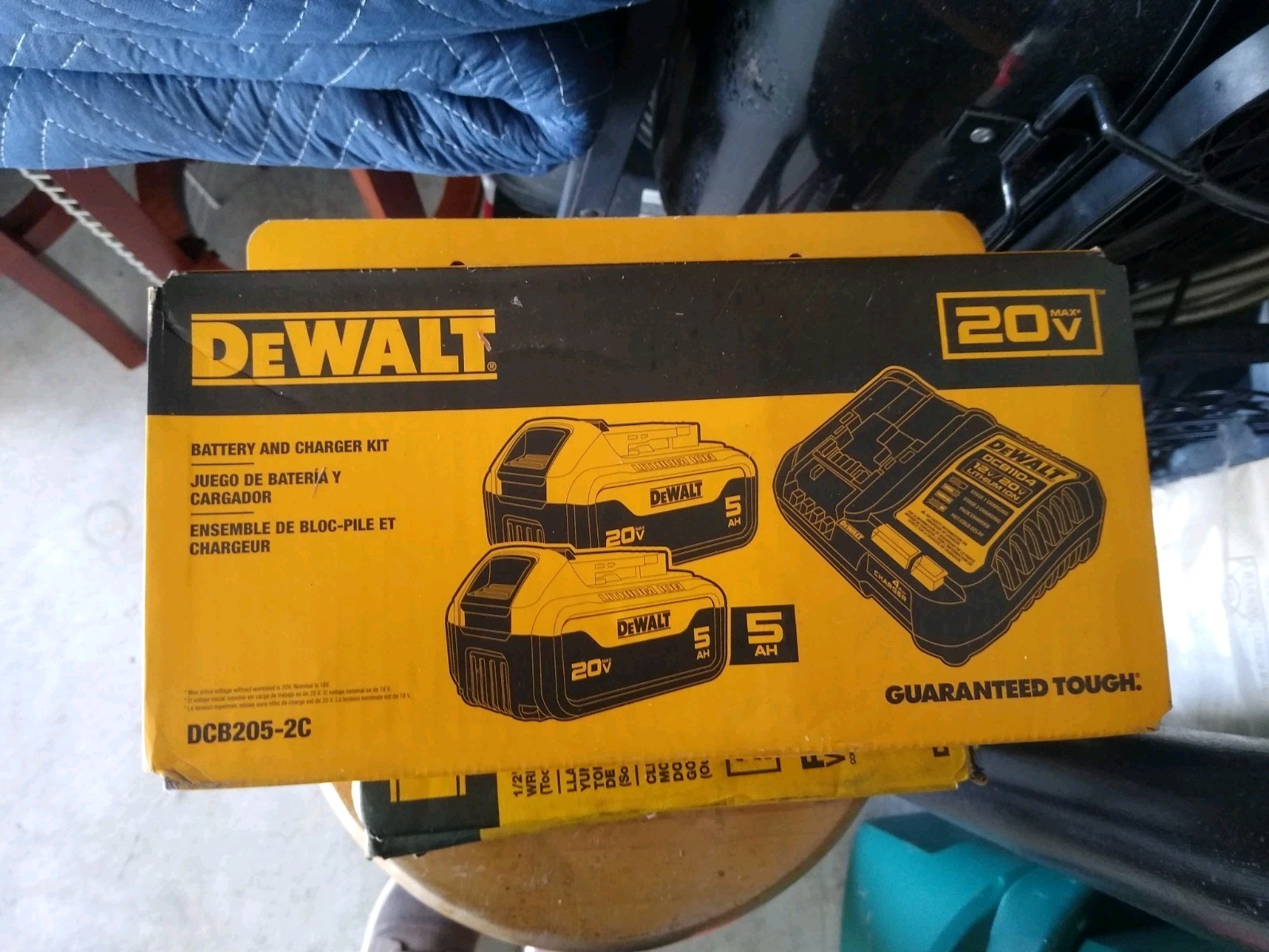 DEWALT DCB205-2C 20V MAX 5Ah Li-Ion Battery Charger Kit, 2 Batteries
