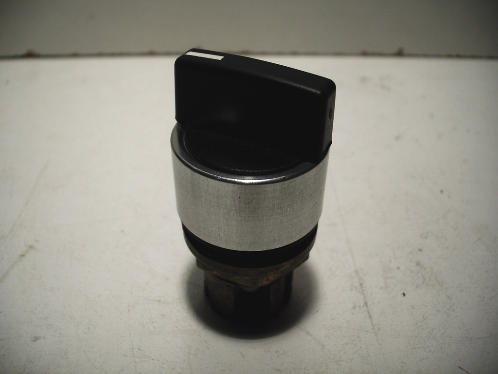 800EM-SM22 2 POSITION MAINTAINED SELECTOR SWITCH NON-ILLUMINATED QUANTITY!!