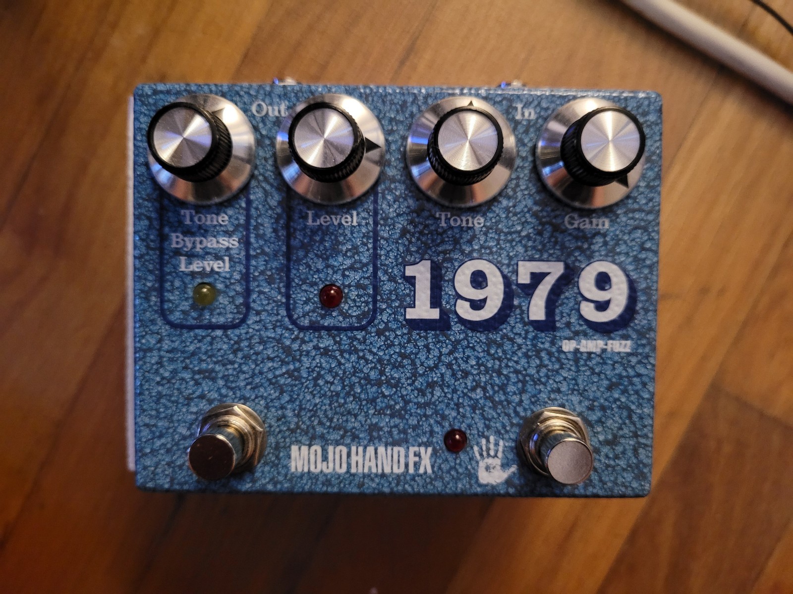 Mojo Hand FX 1979 muff fuzz distortion op-amp guitar effect pedal baja blue