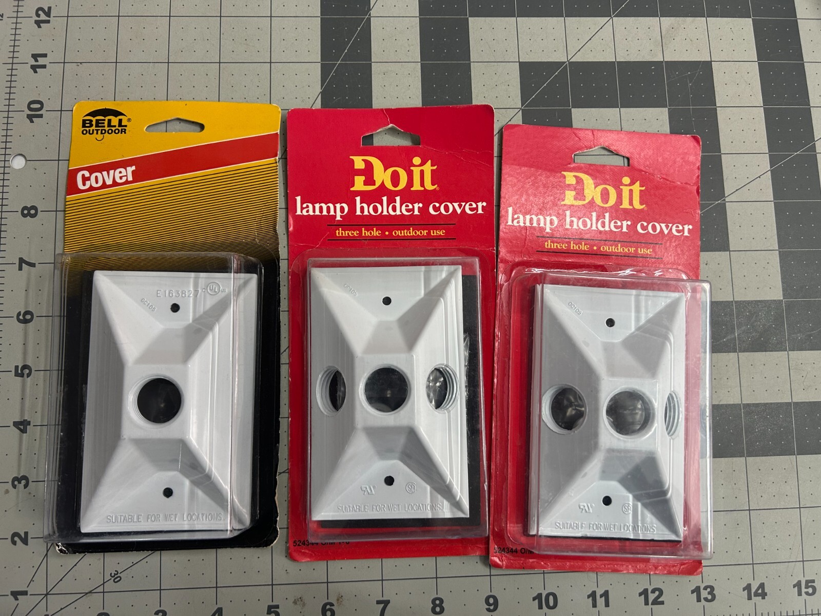 NEW 3-pack lot DO IT Bell 3-Outlet White Weatherproof Lampholder cover Triple