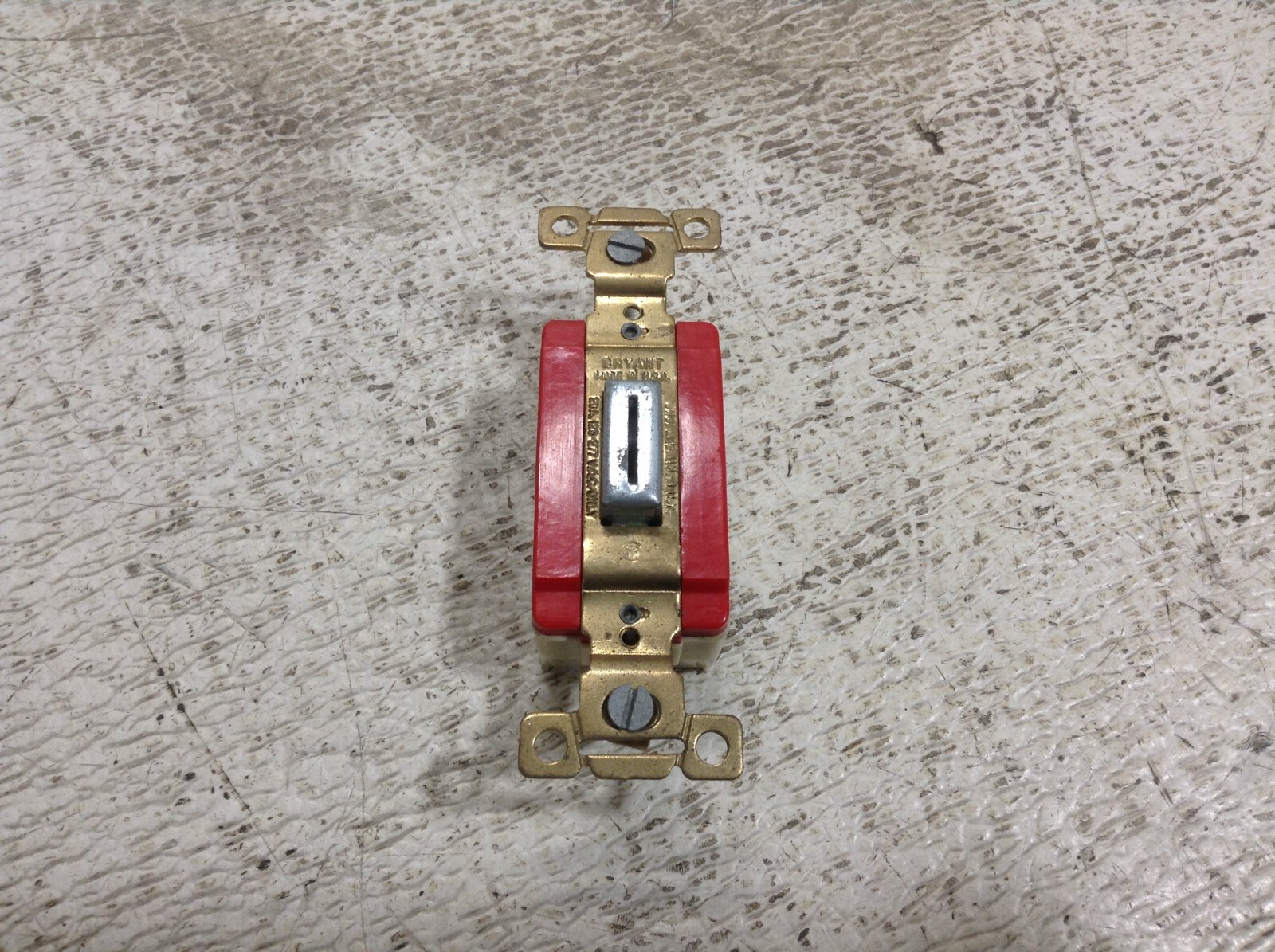 Bryant Key Toggle Switch 20/10 Amp 120/277 VAC Red (TB)