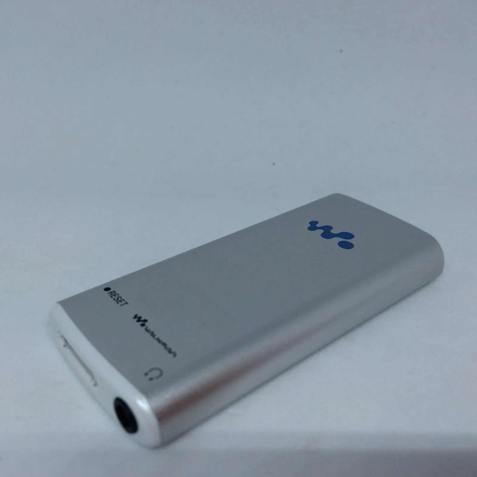 I126 SONY WALKMAN Digital Music Player NW-E052 Silver