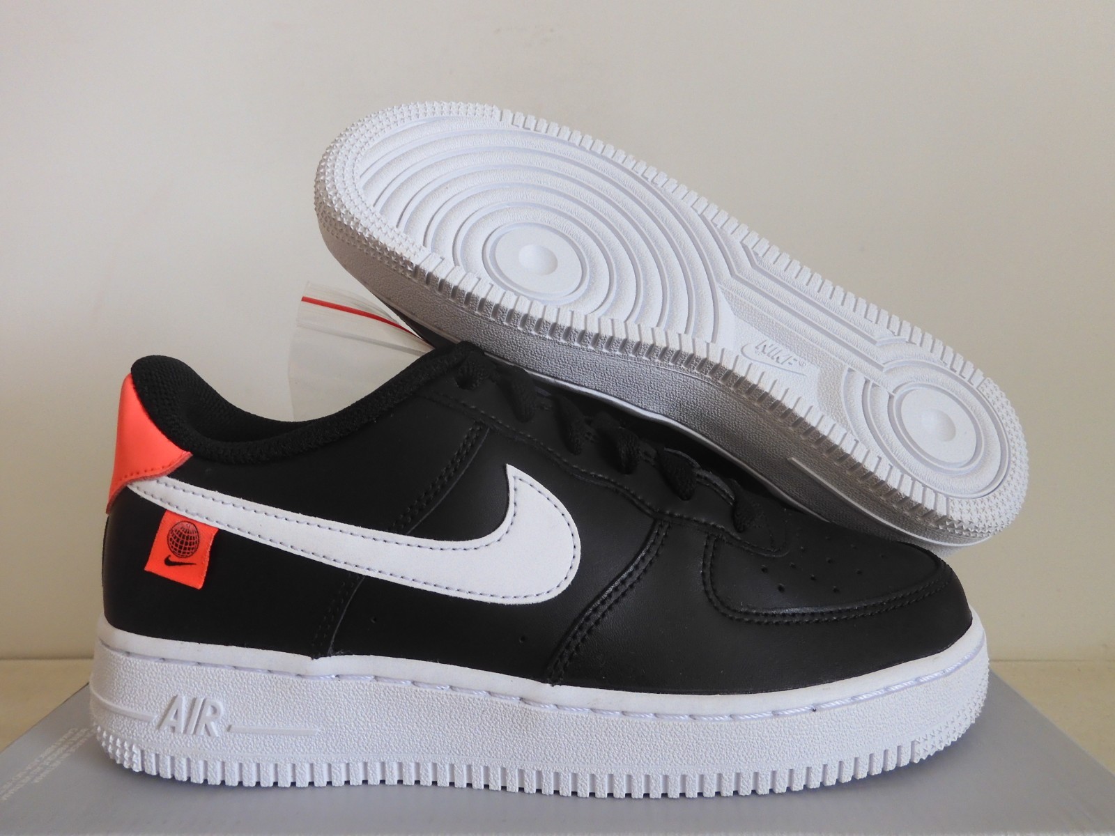 Nike Air Force 1 WW Worldwide Pack (GS) Black-Flash Crimson 6.5Y [CN8533-001]