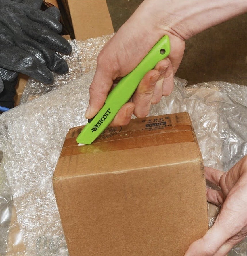 Westcott Full Size Retractable Ceramic Utility Box Cutter, Plastic, Green, Sharp