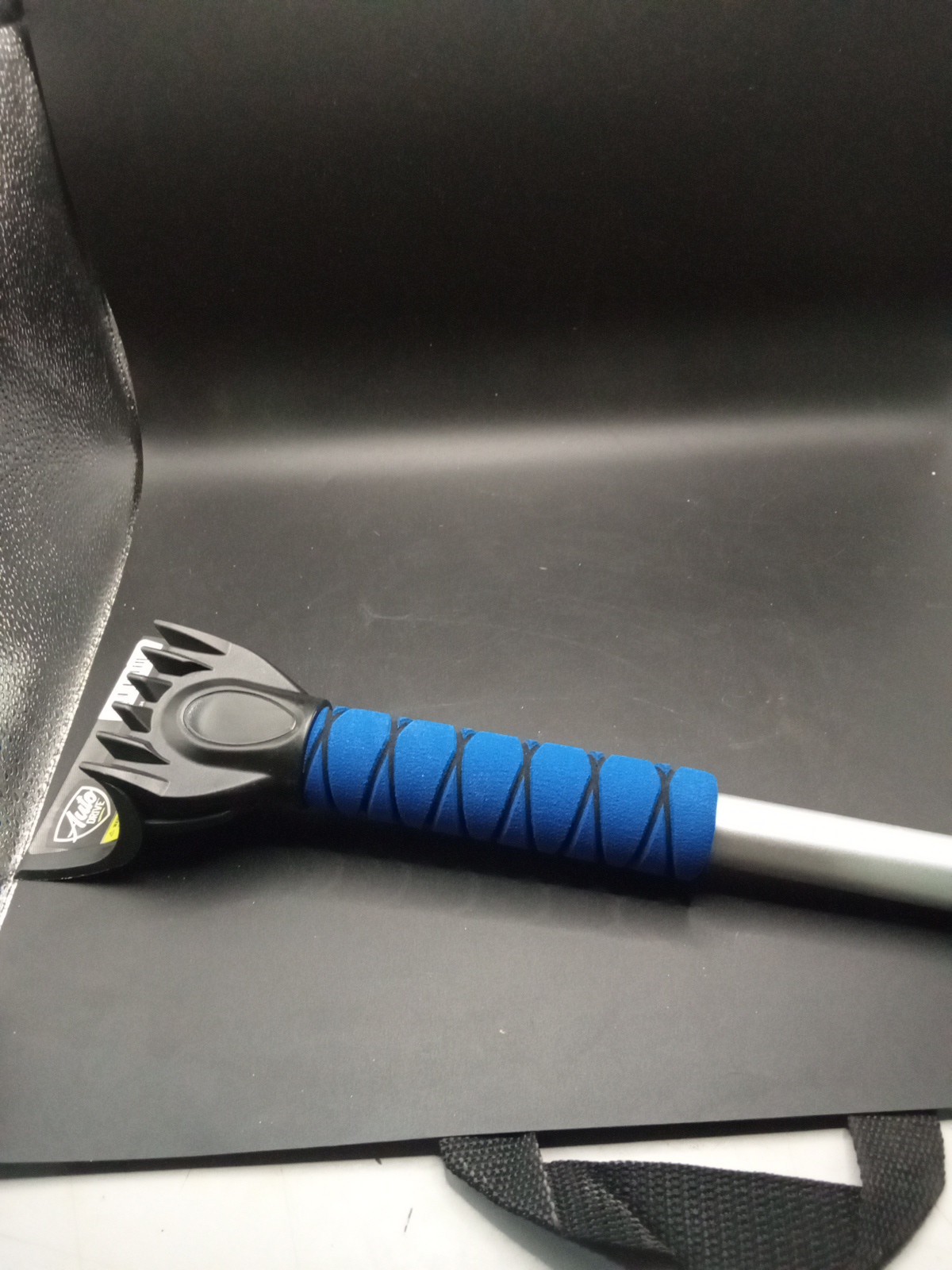 Auto Drive Aluminum Pole 35" Snow Brush and Ice Scraper