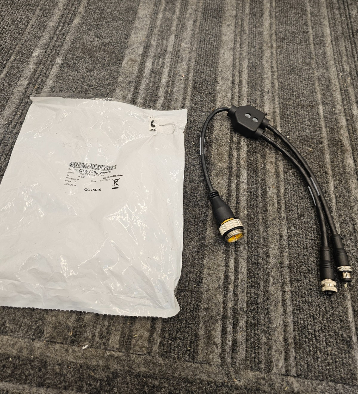 GTR-YCBL-200MM:  Power Breakout Cable For Camera & Light