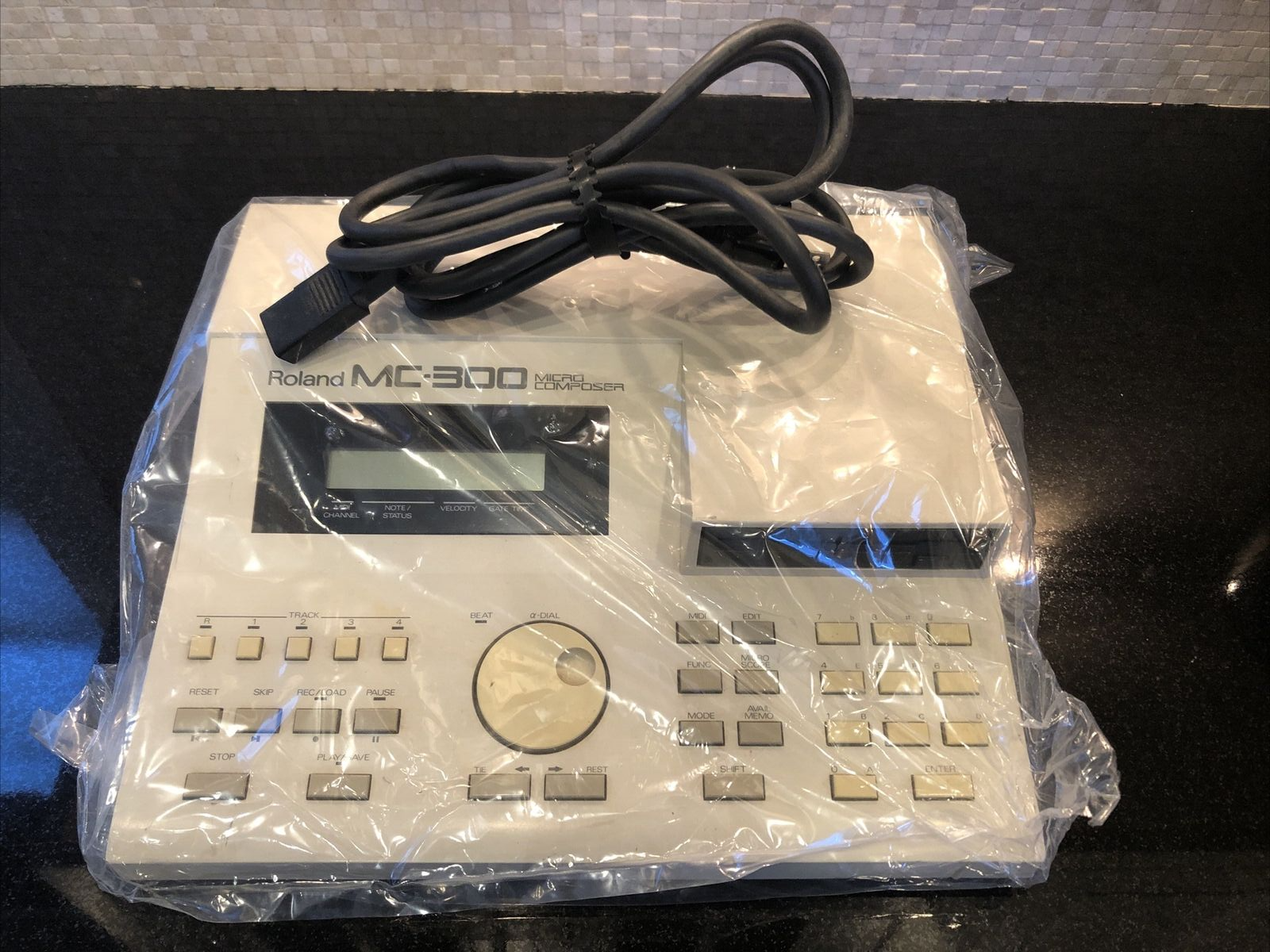 Roland MC-300 MICRO COMPOSER Midi Sequencer with Manual & Roland System ￼Disc