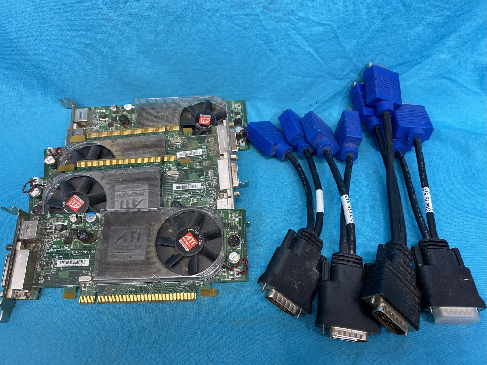 ATI Radeon 256MB PCI-E Graphics Cards ATI-102-B62902(B) Lot of 4 with Cables