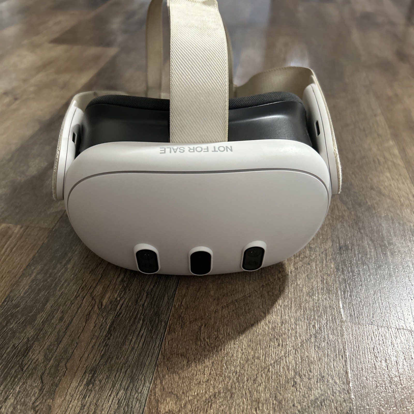 Meta Oculus Quest 3 - 128GB - Headset ONLY - DOESN’T CONNECT TO META APP -