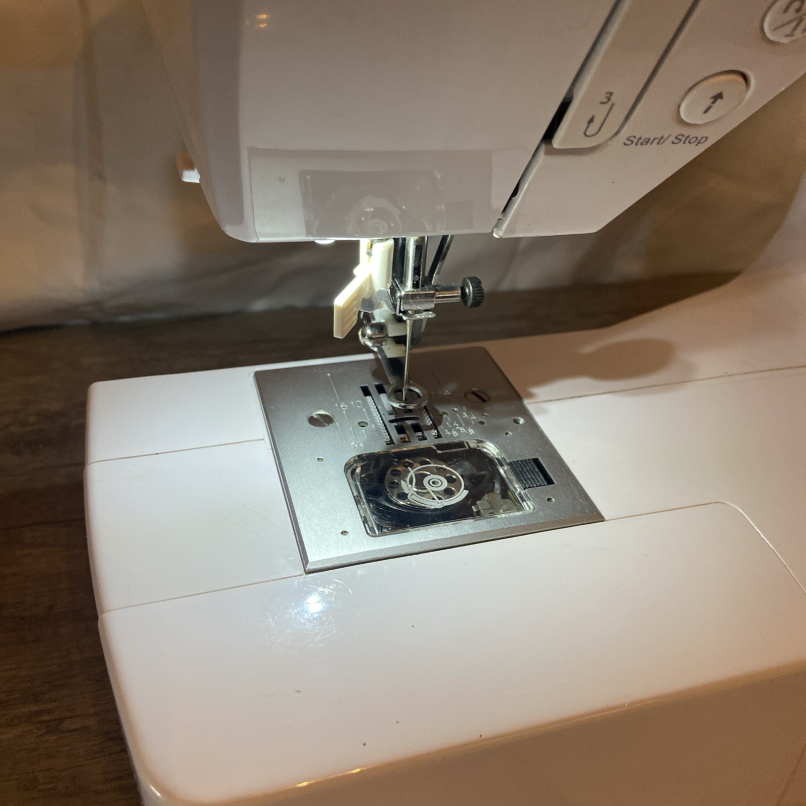 Computerized Portable Sewing Machine w/ 200 Stitches, 8 Buttonholes, Embroidery