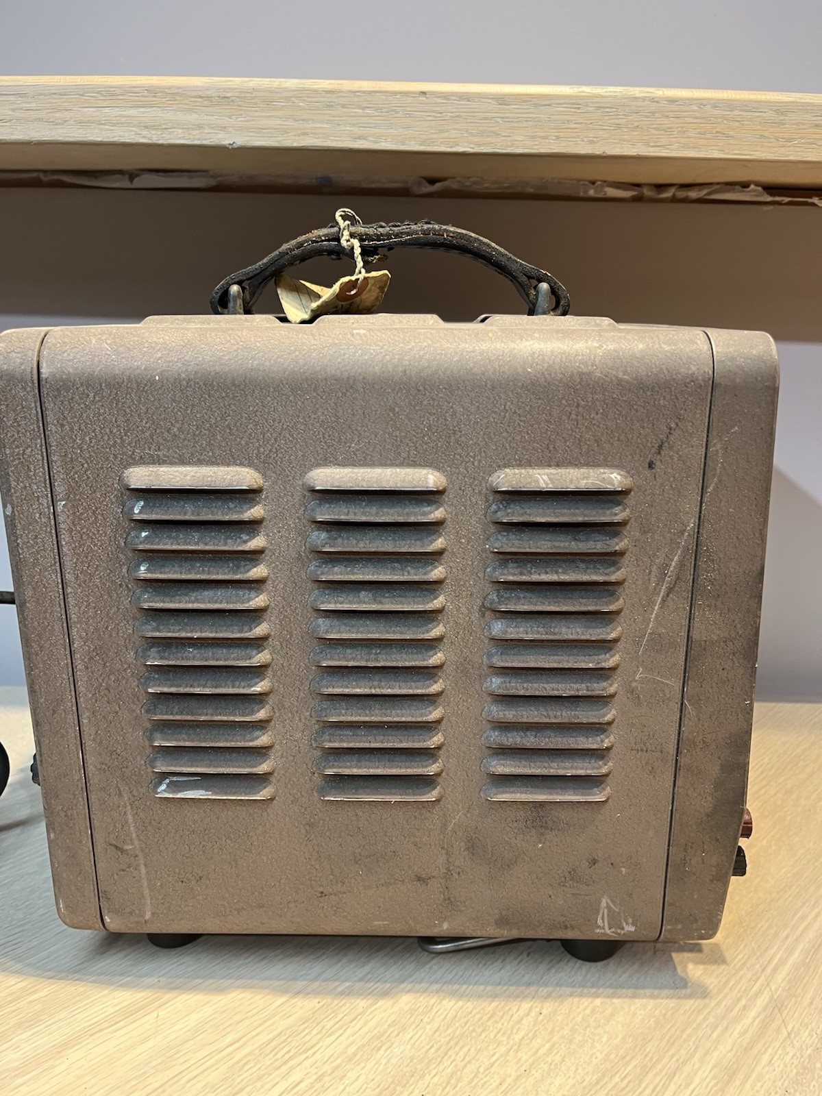 Hewlett-Packard Model 400L Vacuum Tube Voltmeter - Powers On