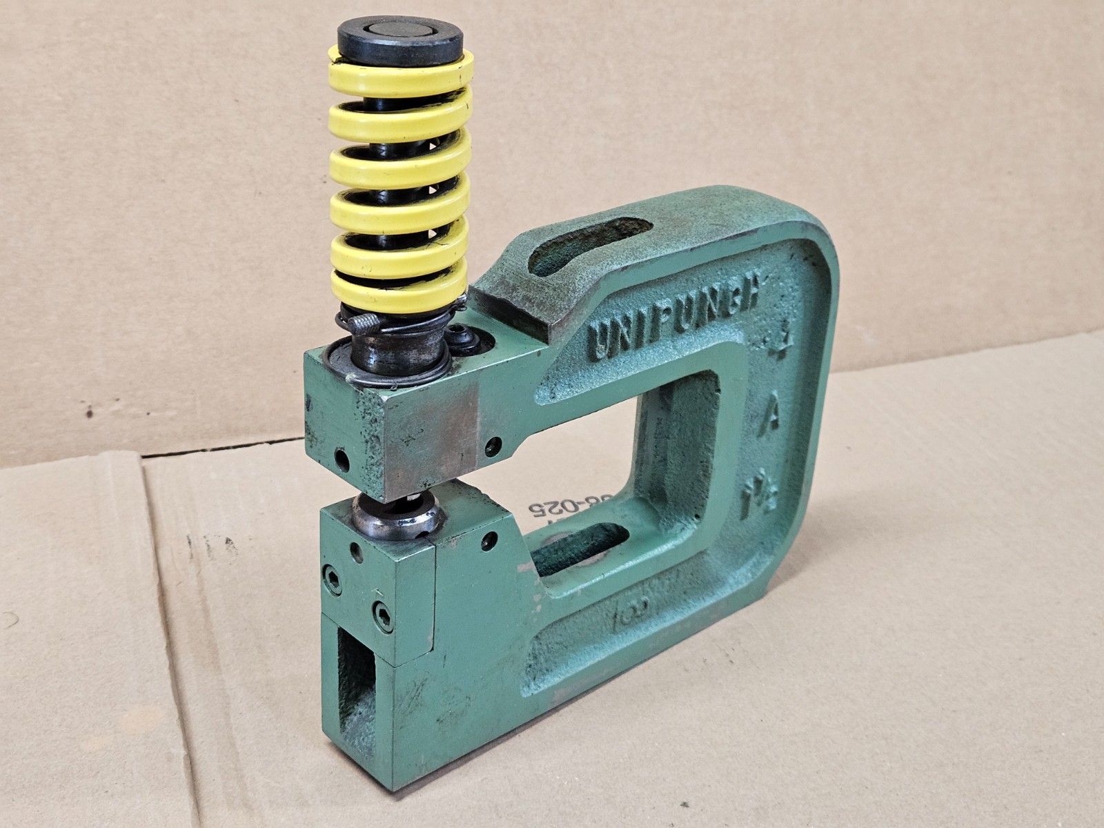 UniPunch 4 A 1.5 C Frame Loaded with SHAPED DIE (Qty 1)