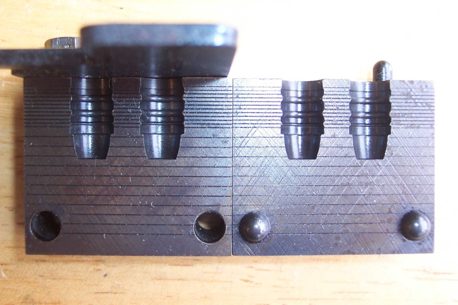 RCBS 38-162-SWC 38 SPECIAL/357 MAGNUM 162 GRAIN  SEMI-WADCUTTER BULLET MOLD