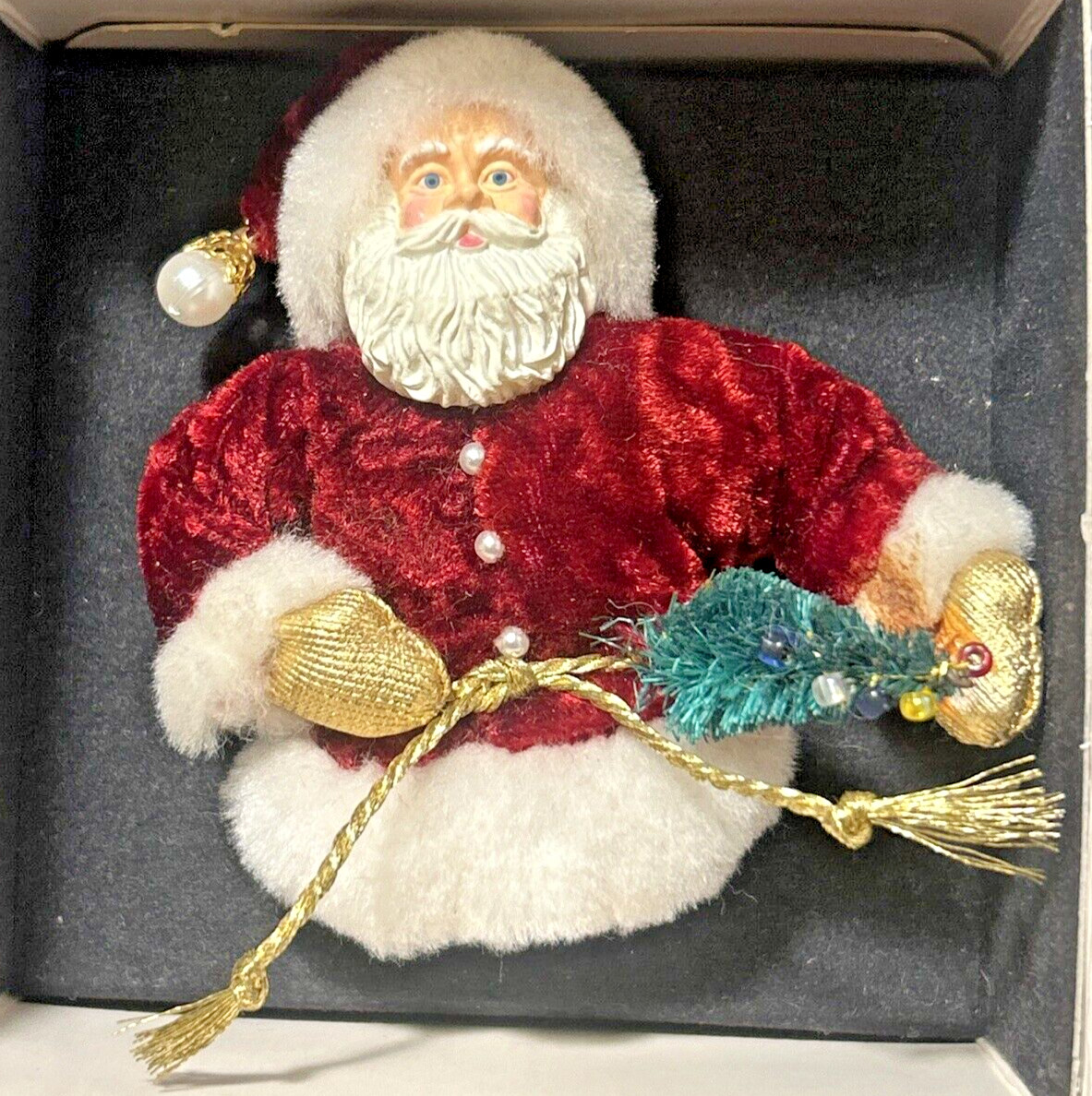 VINTAGE UNIQUE CHRISTMAS SANTA WITH TREE BROOCH PIN