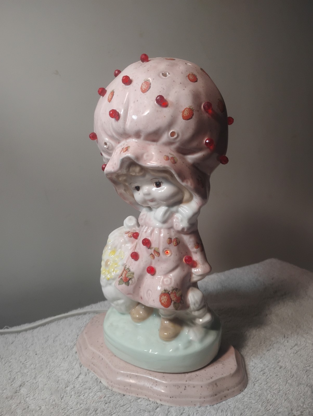 Vtg Strawberry Shortcake Holly Hobby Ceramic Night Light Figurine Lamp  ADORABLE