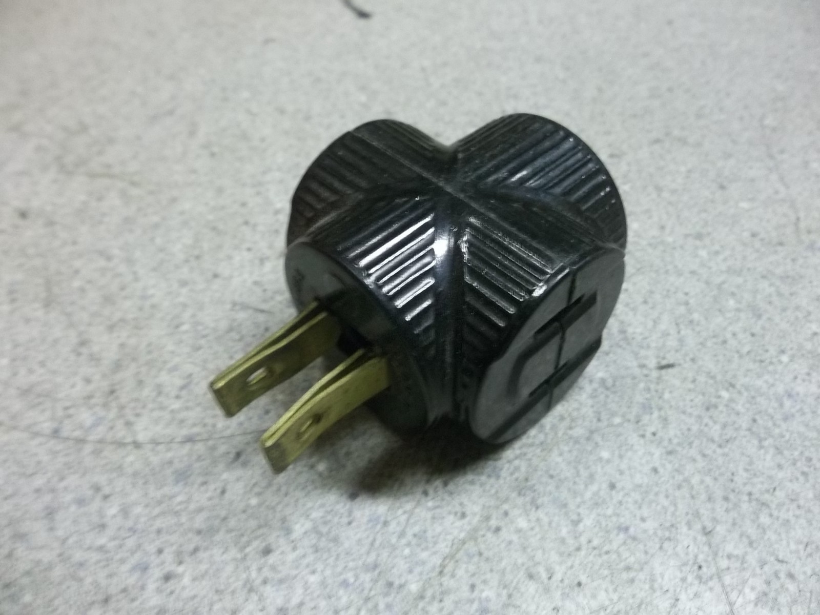 Spring Action 3-Way Plug Cat No 109 Pat D 125V-15A 250V-10A *FREE SHIPPING*