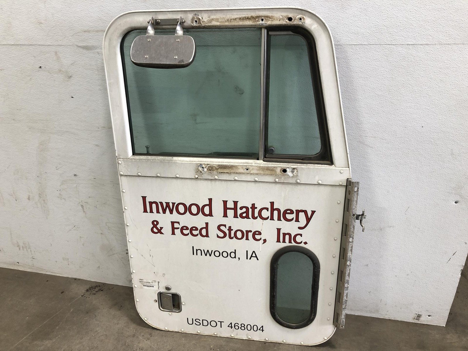 1995-2005 Peterbilt 330 WHITE Right/Passenger Door - Used