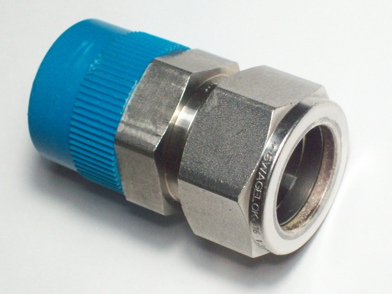 1 - Swagelok Stainless Steel Connector, 3/4" OD Tube x 3/4" MNPT, SS-1210-1-12