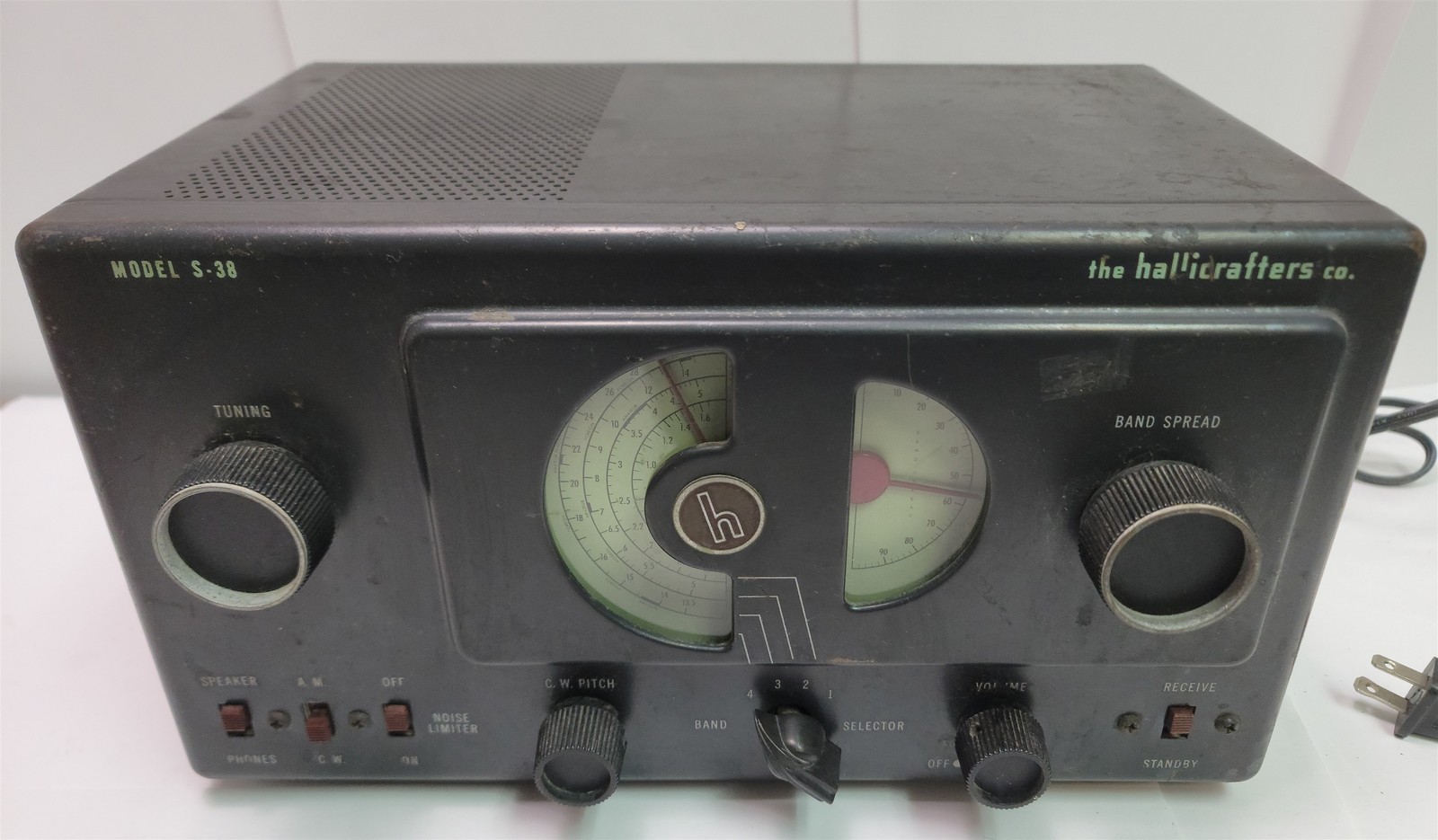 Hallicrafters Model S-38 Shortwave Ham Radio Receiver - needs work/see video