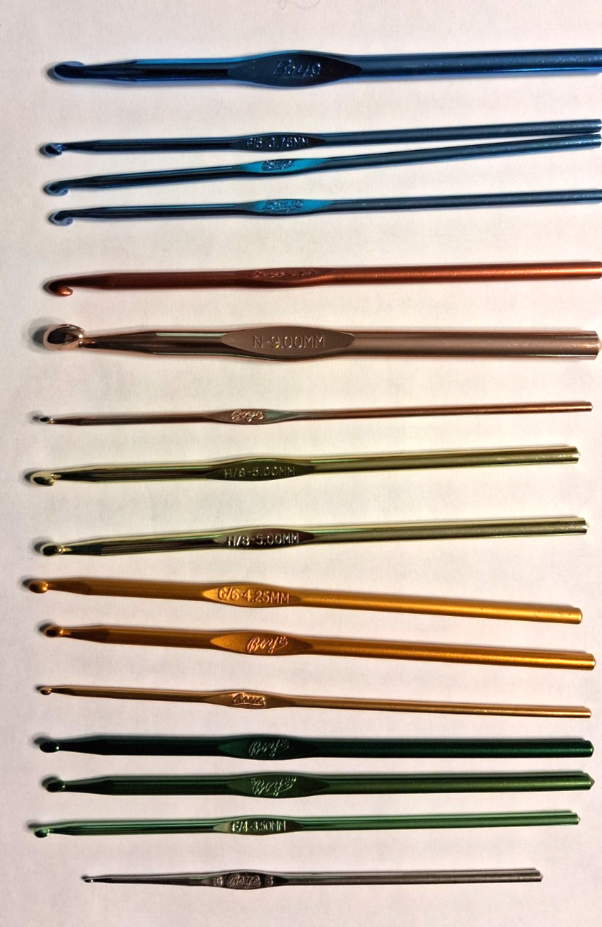Lot Of 16 Metal Boye Crochet Hooks Various Sizes and Colors