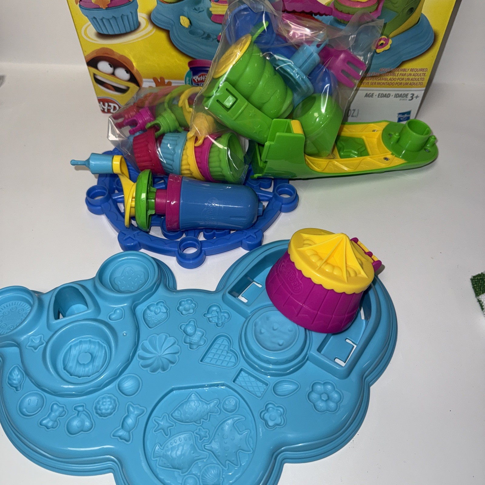 Play-Doh Cupcake Celebration Set Discontinued Design VGUC With Box