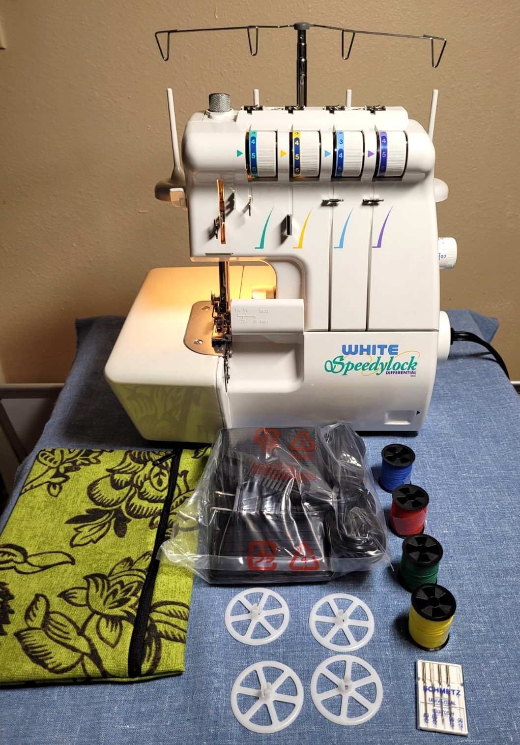 White Speedylock Differential Model 1800 Serger Sewing Machine -TESTED & WORKING