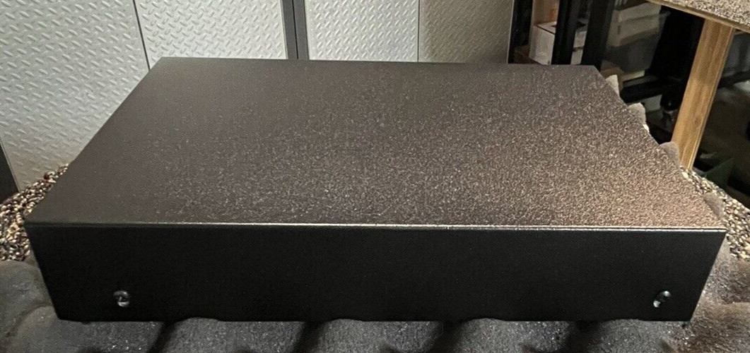 (1) PELCO EA2000 HALF-DUPLEX EQUALIZING AMPLIFIER. NOS/NIB.