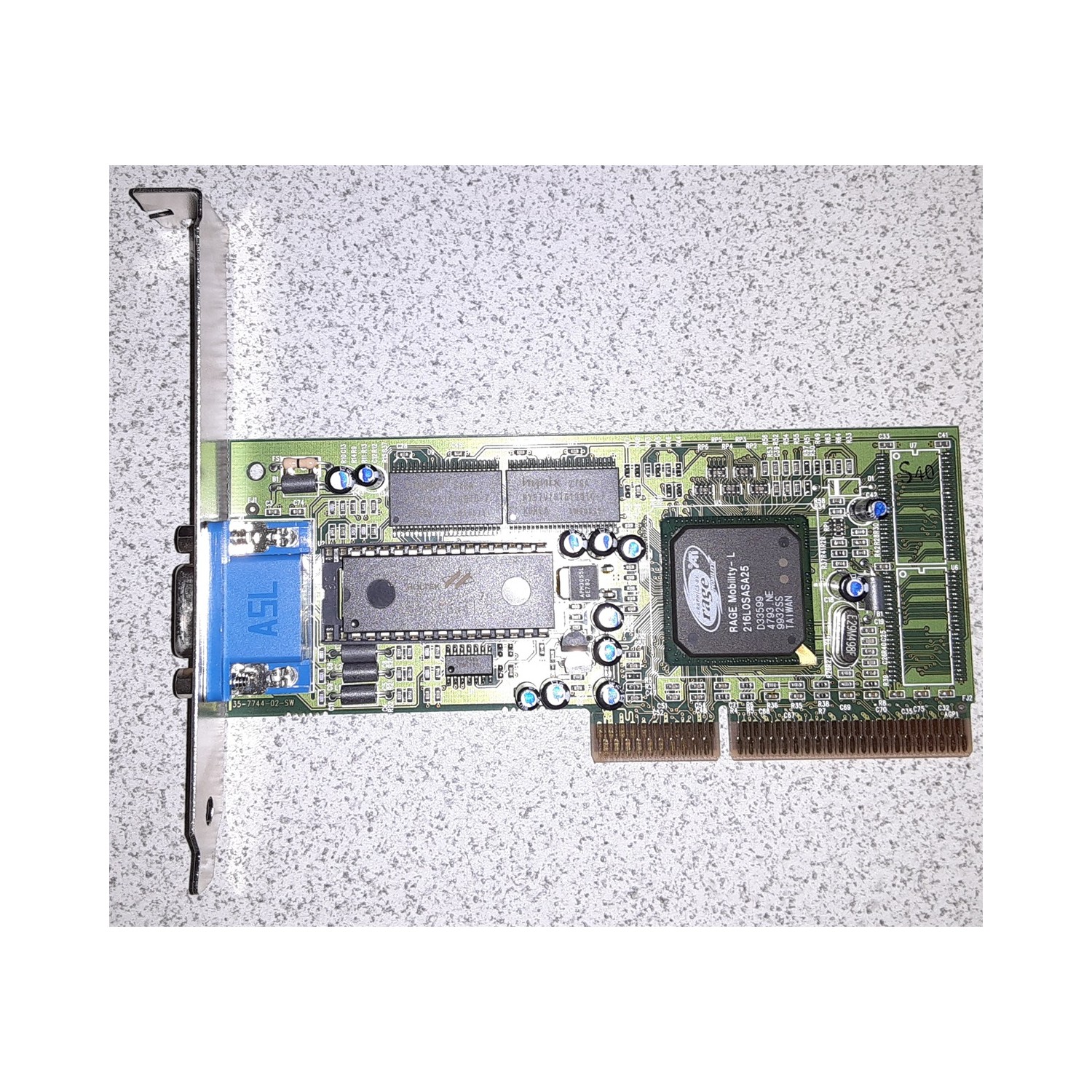 ATI Xpert-98 Rage Mobility-L 8MB AGP Video Card (New) + driver CD. 024-81010