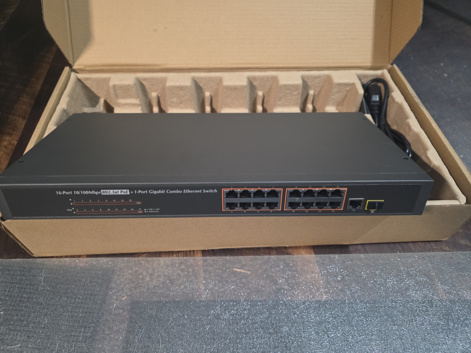 Lorex ACCLPS263B 16-Channel Port PoE Switch