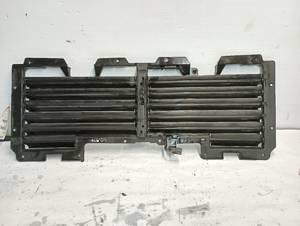 Air Shutter W/Actuator For 2015-2020 Cadillac Escalade ESV 6.2L12266278