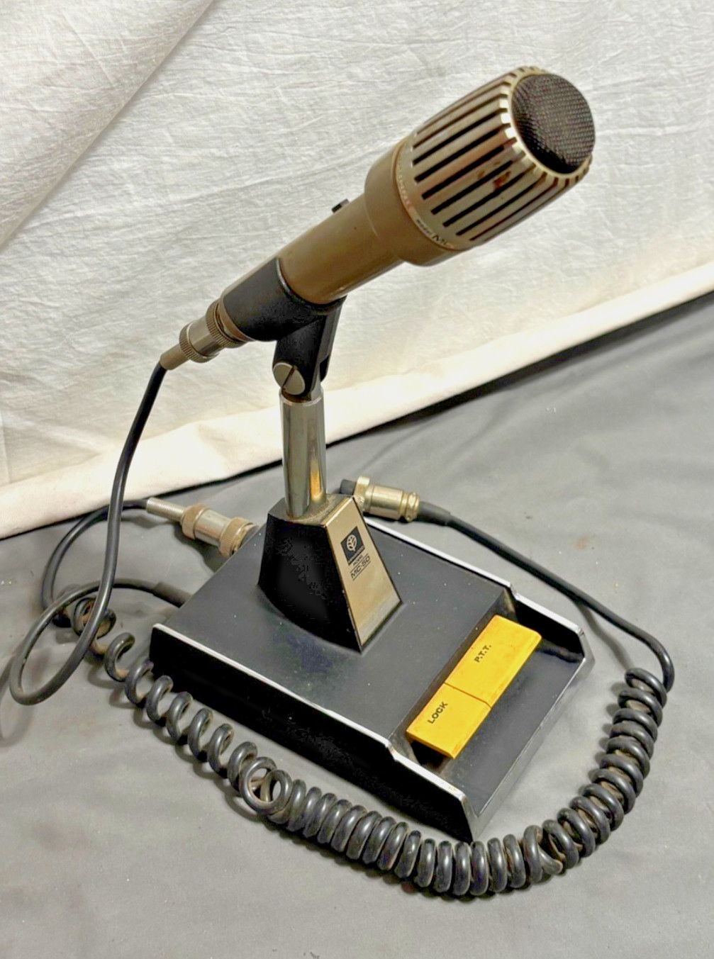 Vtg KENWOOD MC-50 Ham Amateur Radio MICROPHONE & STAND Base Station 4-PIN