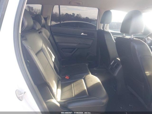ATLAS 2021 Glove Box 4995776