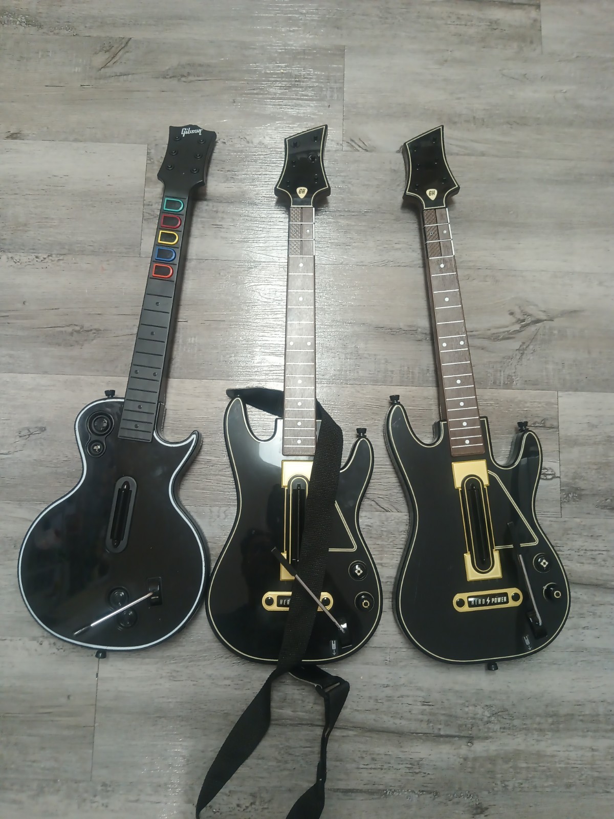 Guitar Hero Lot Of 3, Gibson Les Paul PS3, 2x Activision Guitars  (NO DONGLES)