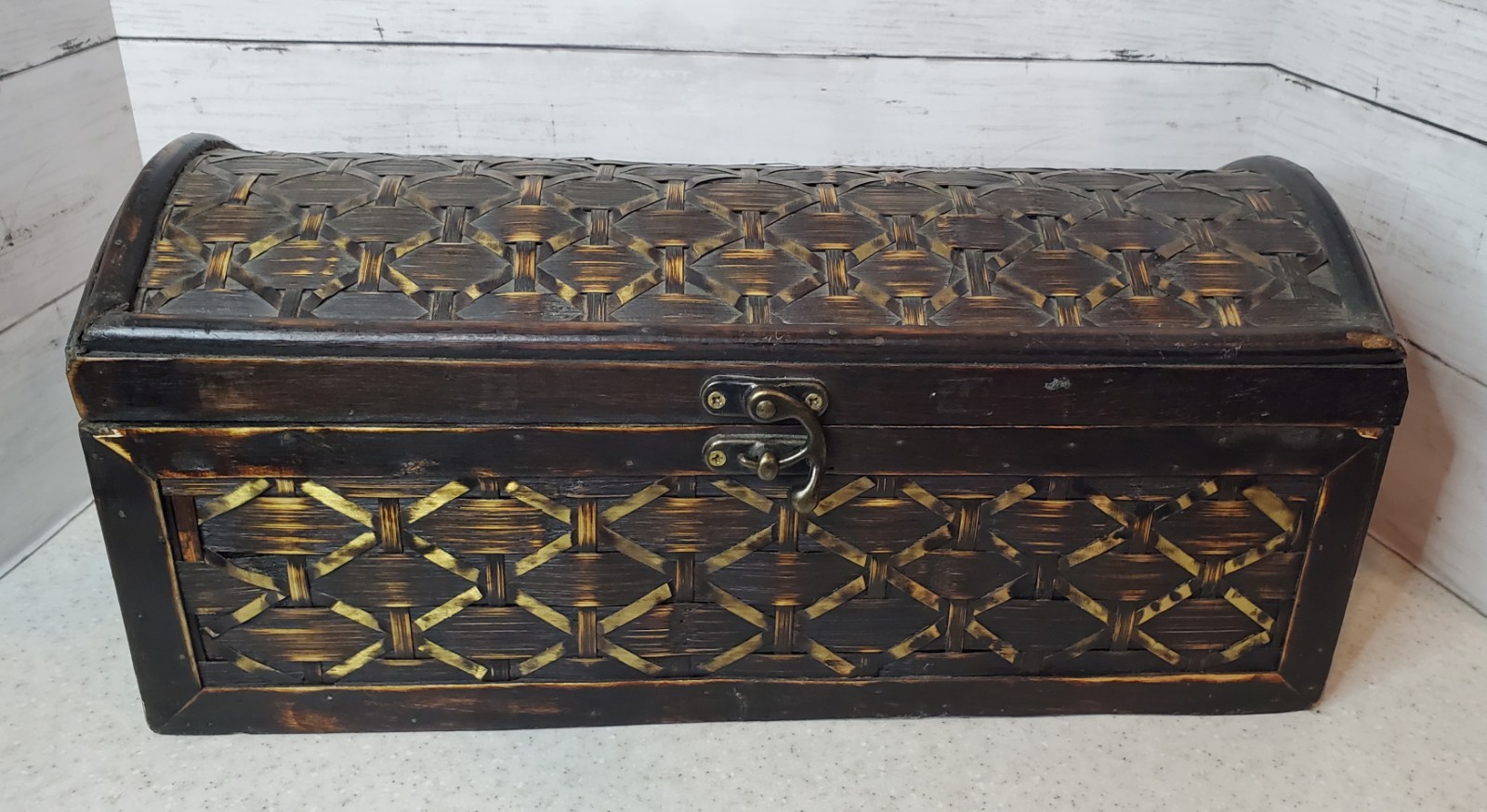 Decorative Wicker Storage Trunk Chest Box 16” Wood & Woven Pattern Metal Latch