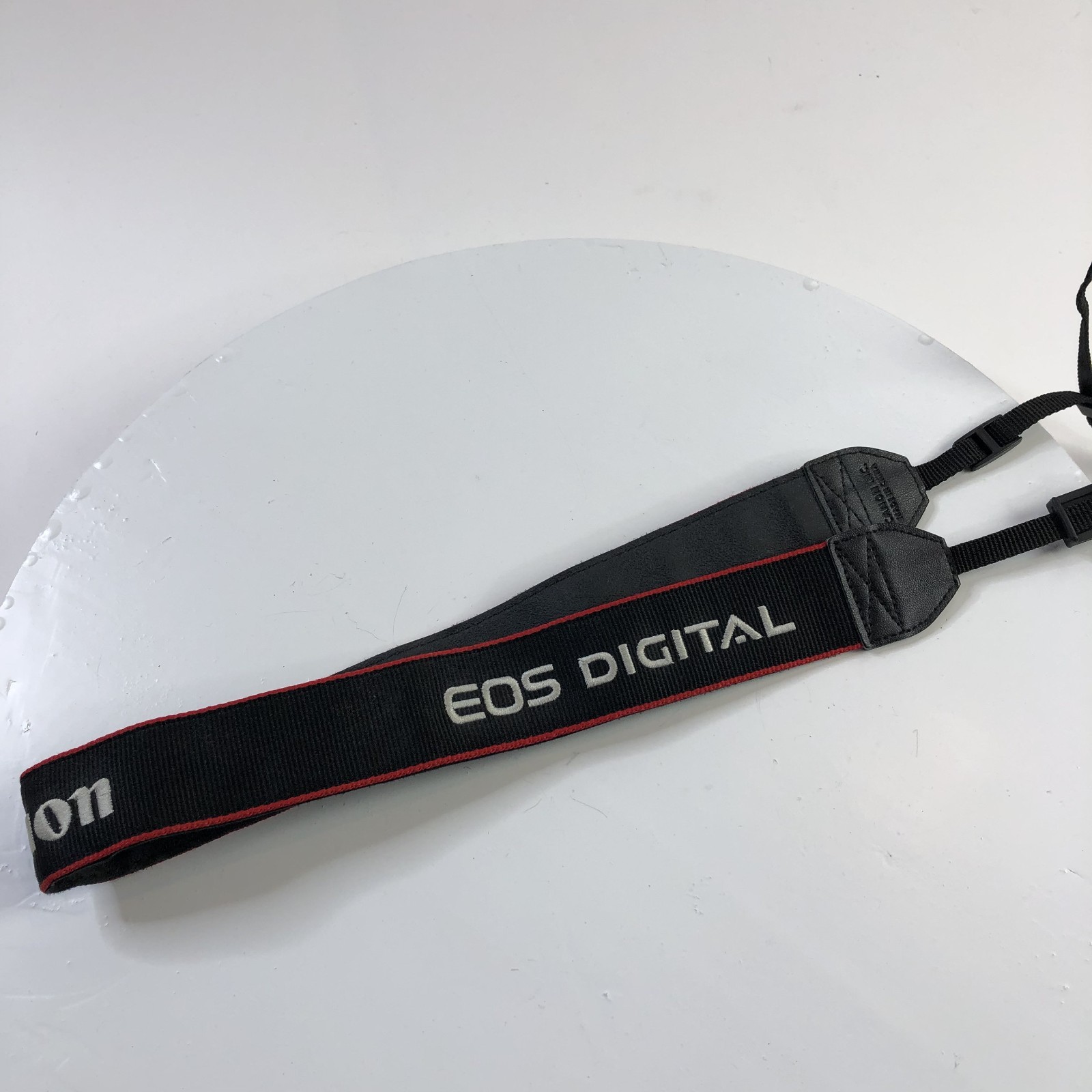 Canon EOS Digital Camara Neck Shoulder Strap Black w/ Red 26-in