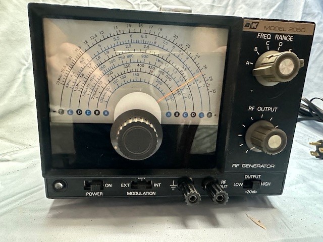 B&K 2050 RF signal generator