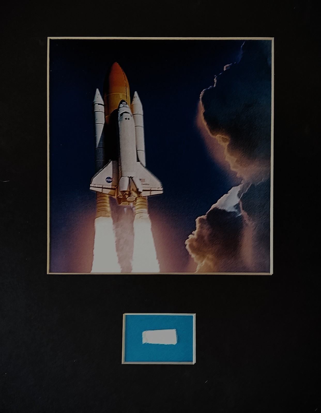 SPACE SHUTTLE COLUMBIA. GENUINE FLOWN CUSHION FRAGMENT. WITH PIC
