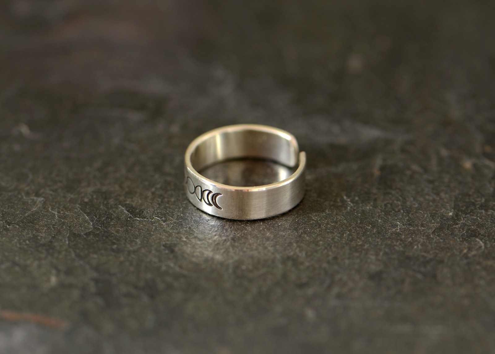 Sterling silver toe ring with moon phases - moon toe ring - silver midi ring or