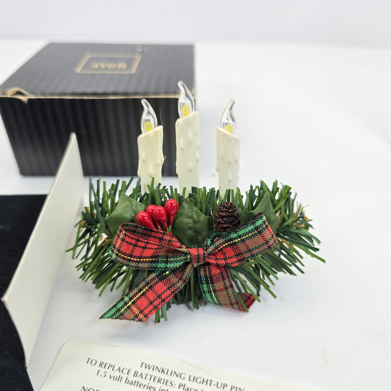Avon Twinkling Light Up Pin Christmas Candle Wreath Brooch W Box Vintage Works