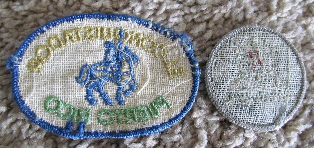 2 EMBROIDERED GOLF PATCHES