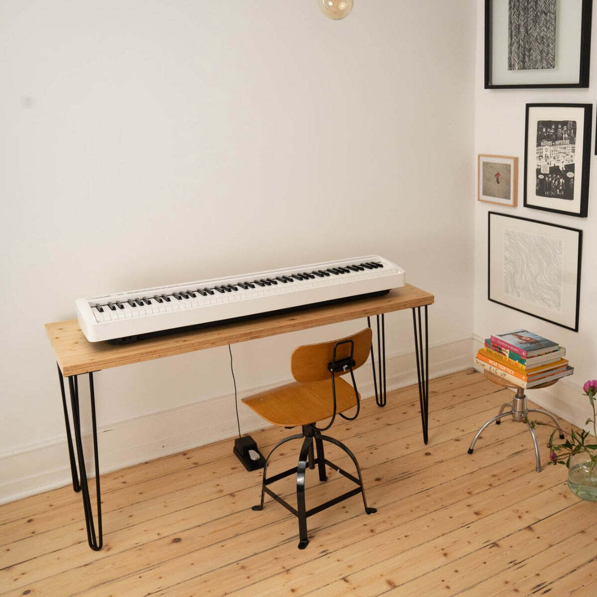 Kawai ES120 Portable Digital Piano - White KEY ESSENTIALS BUNDLE