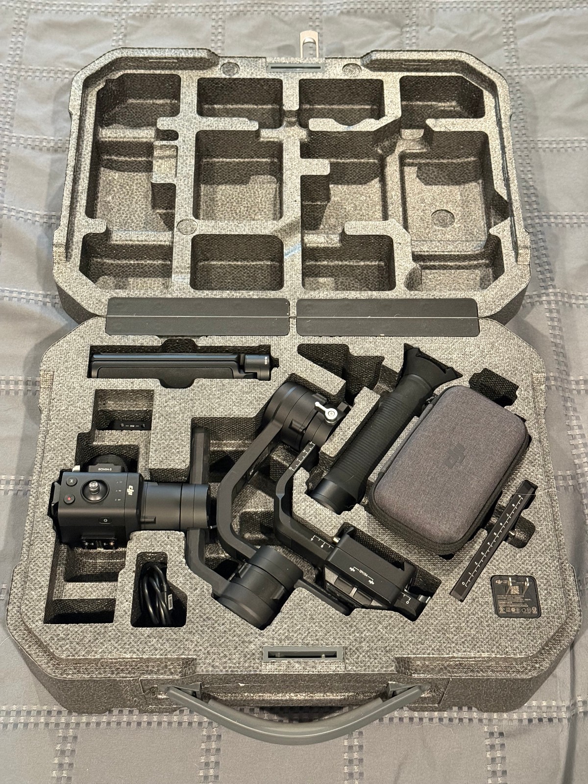 DJI Ronin-S Essentials Camera Stabilizer Kit (CP.RN.00000033.01)