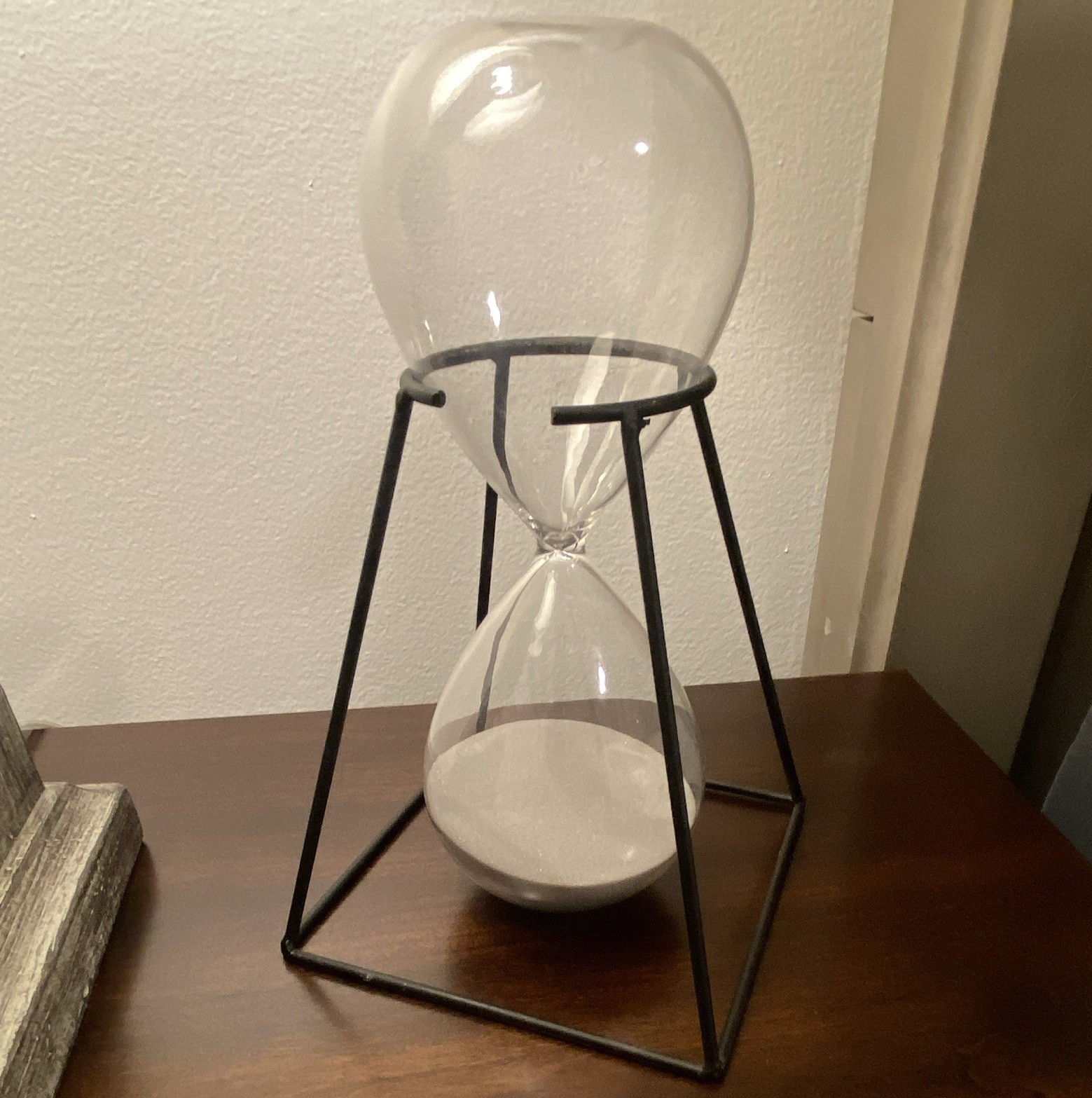 Clear Glass Hourglass Sand Timer w/ Black Metal Stand, Modern Reusable Manual