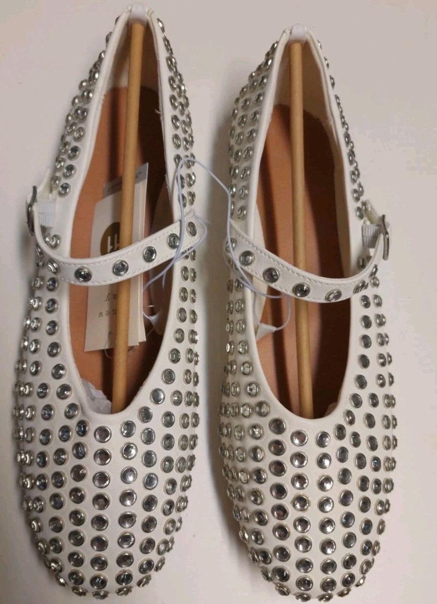👣A New Day Women’s Flats Size 11 • White • Rhinestone • Memory Foam • Buckle👣