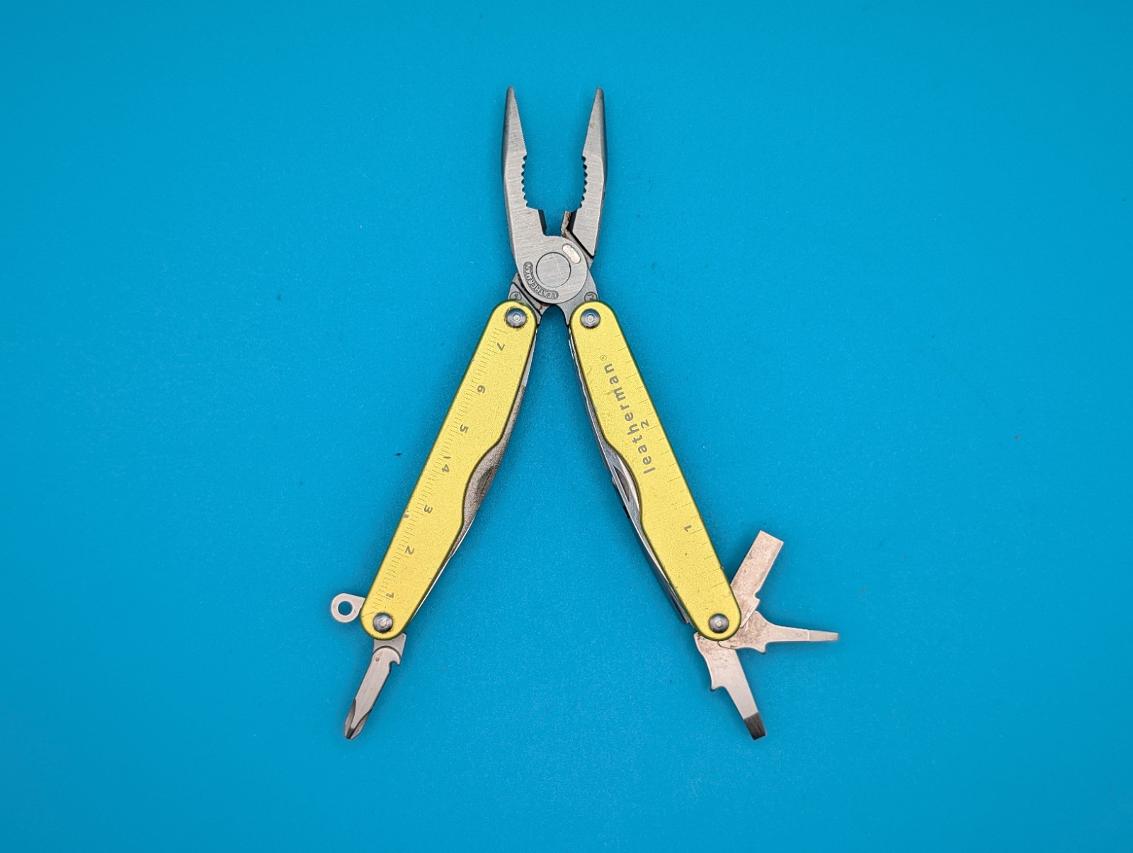 Leatherman JUICE KF4 Multi-Tool! ELECTRIC YELLOW!