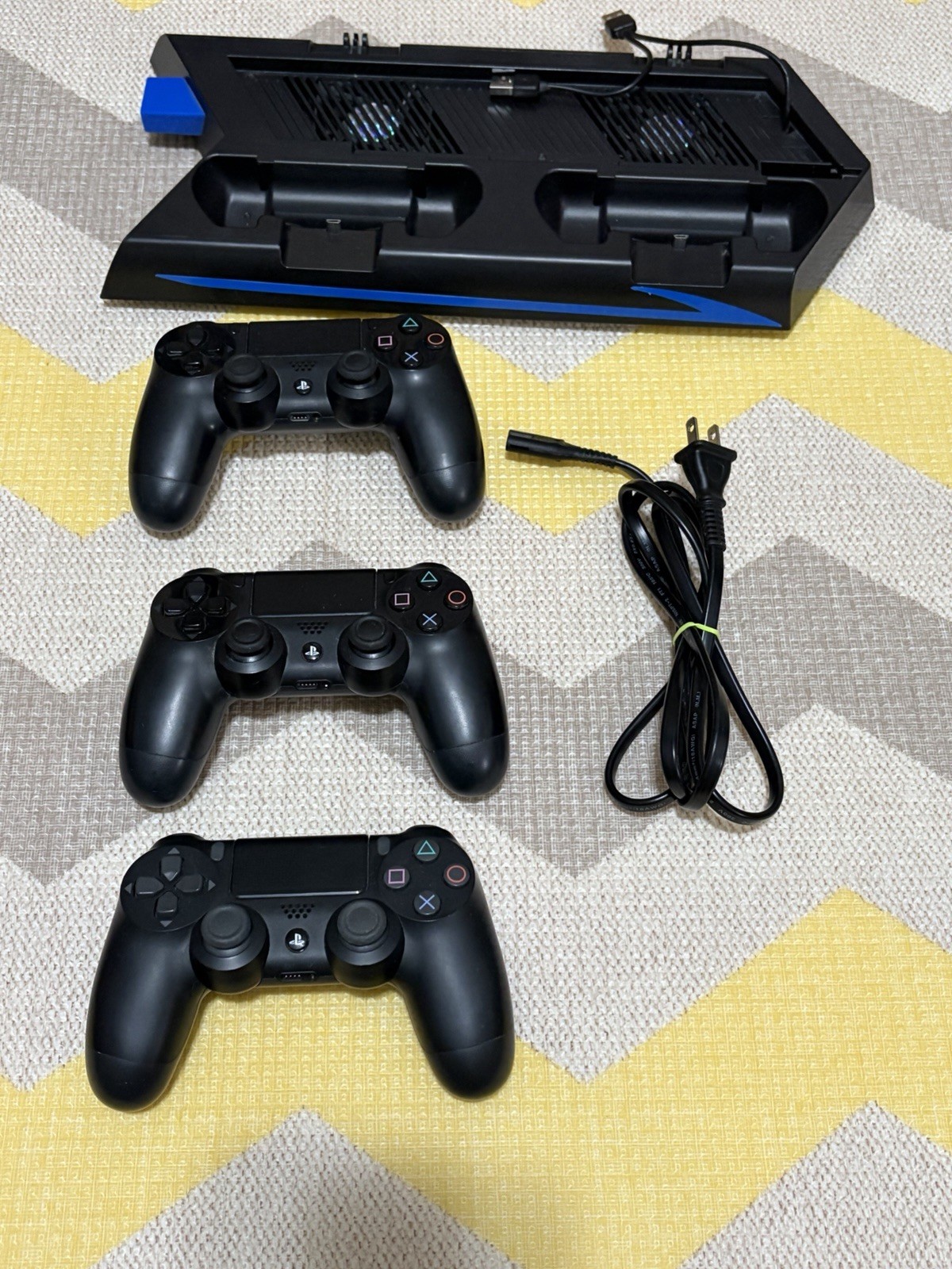 Playstation 4, 3 OEM Playstation Controllers and Cooling Tray