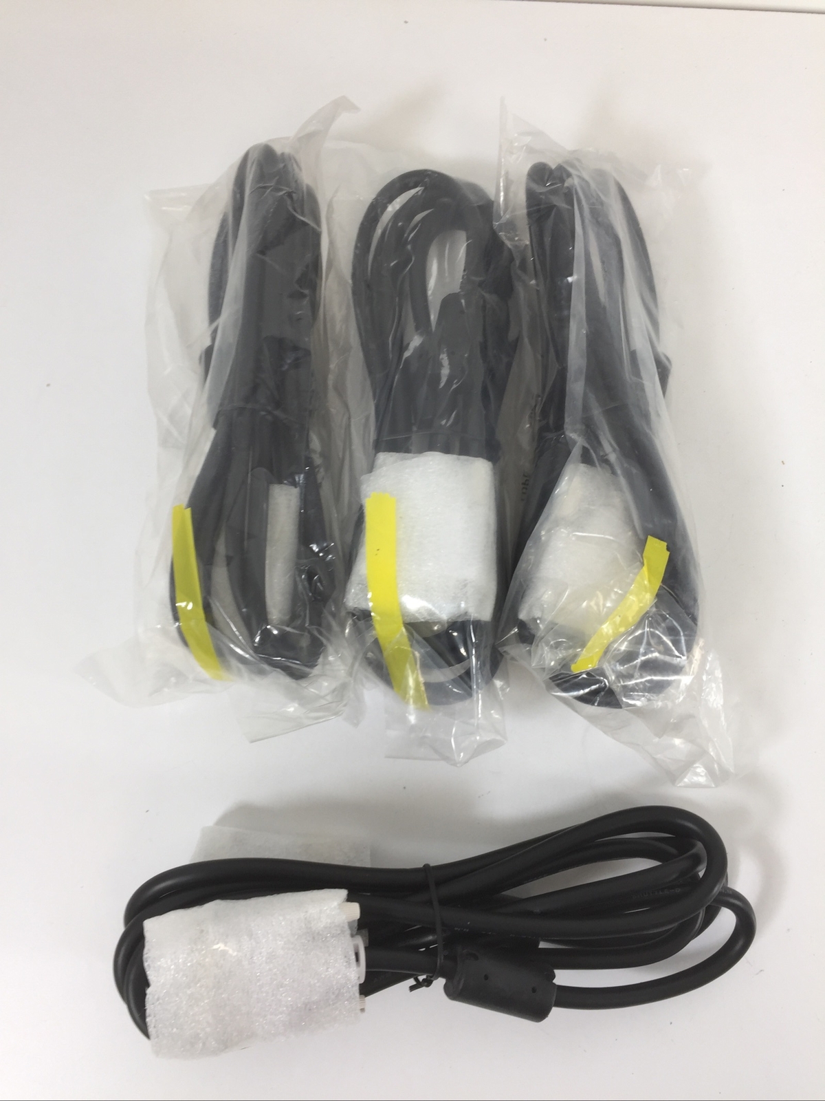Lot 4 - DVI MALE 6 FT. CABLE AWM E101344 STYLE 20276 VW-1 80 C 30V