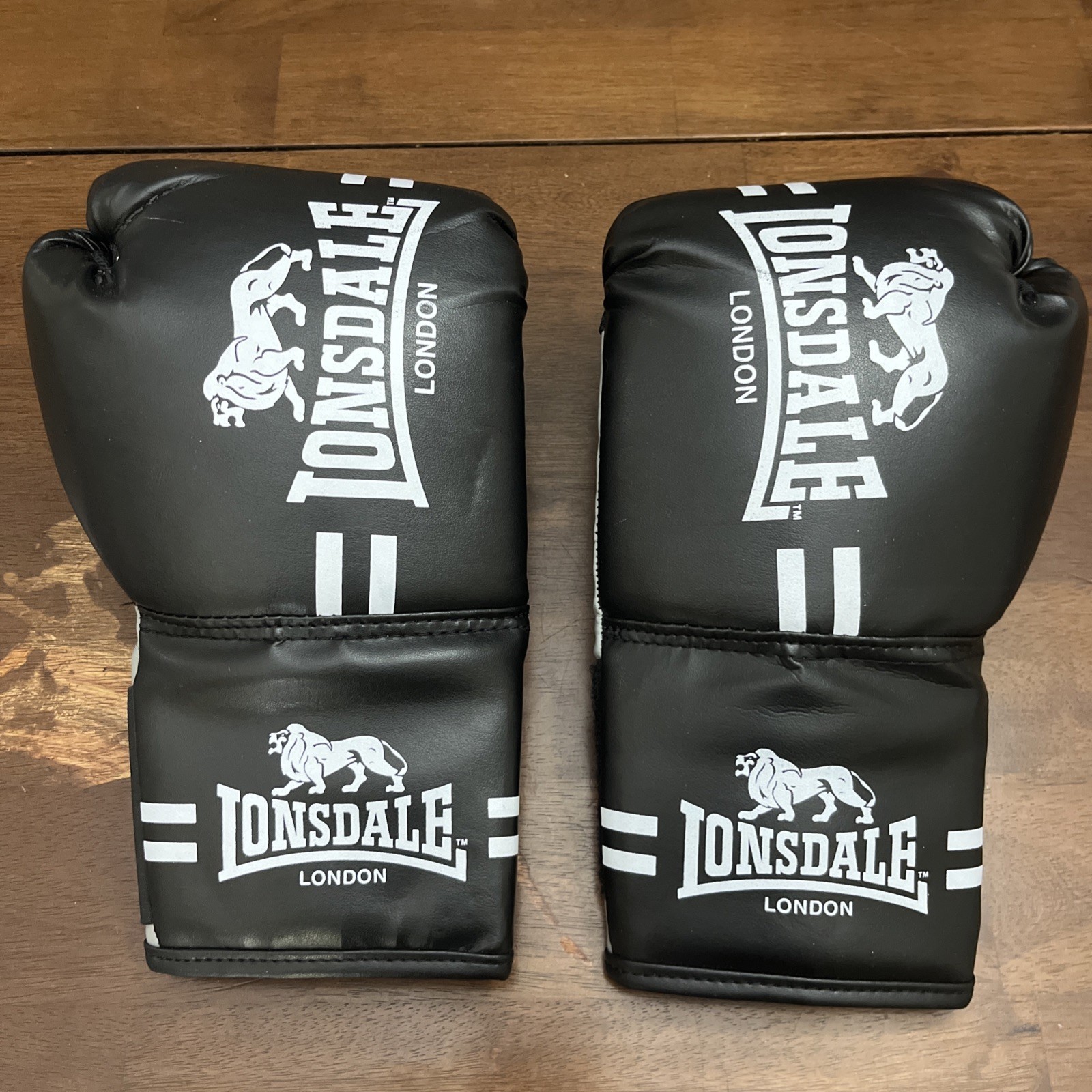 Lonsdale Boxing Gloves L/XL London Black, Excellent Used condition.